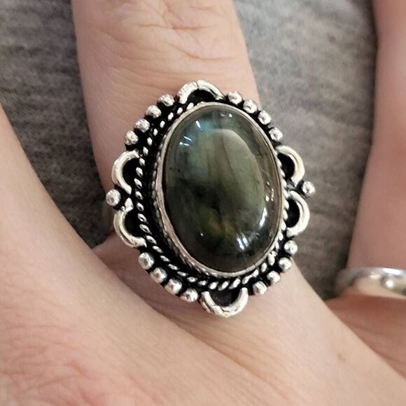 Size 7 silver striated labradorite  ring - Picture 1 of 3
